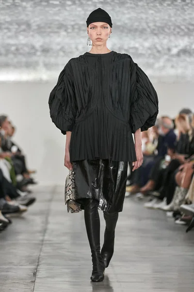 Look 64